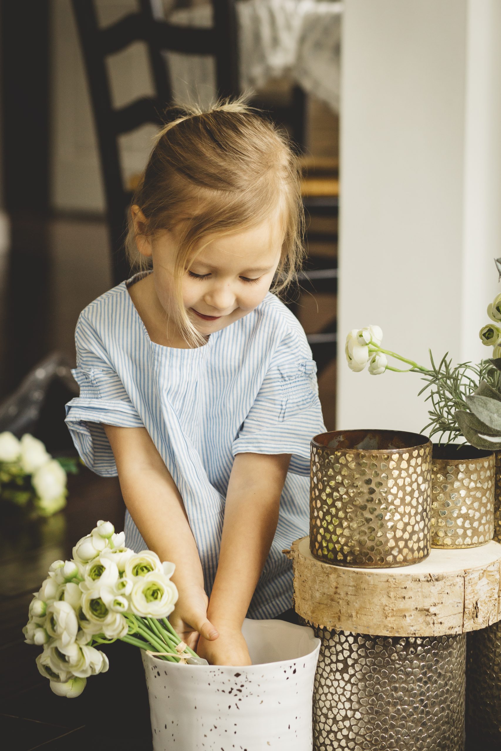 cute-children-staged-floral-photo-gallery-ideas-scaled